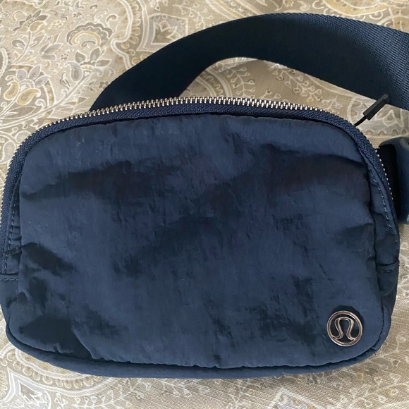 Lululemon Navy Blue Crossbody Bag - Picture 2 of 5